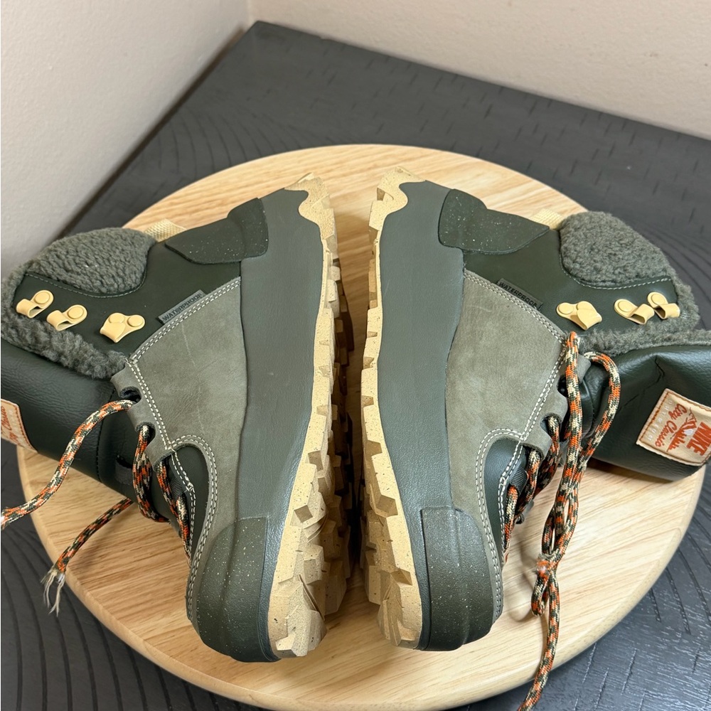 Nike women’s City Classic Premium Waterproof Boots - Picture 8 of 11